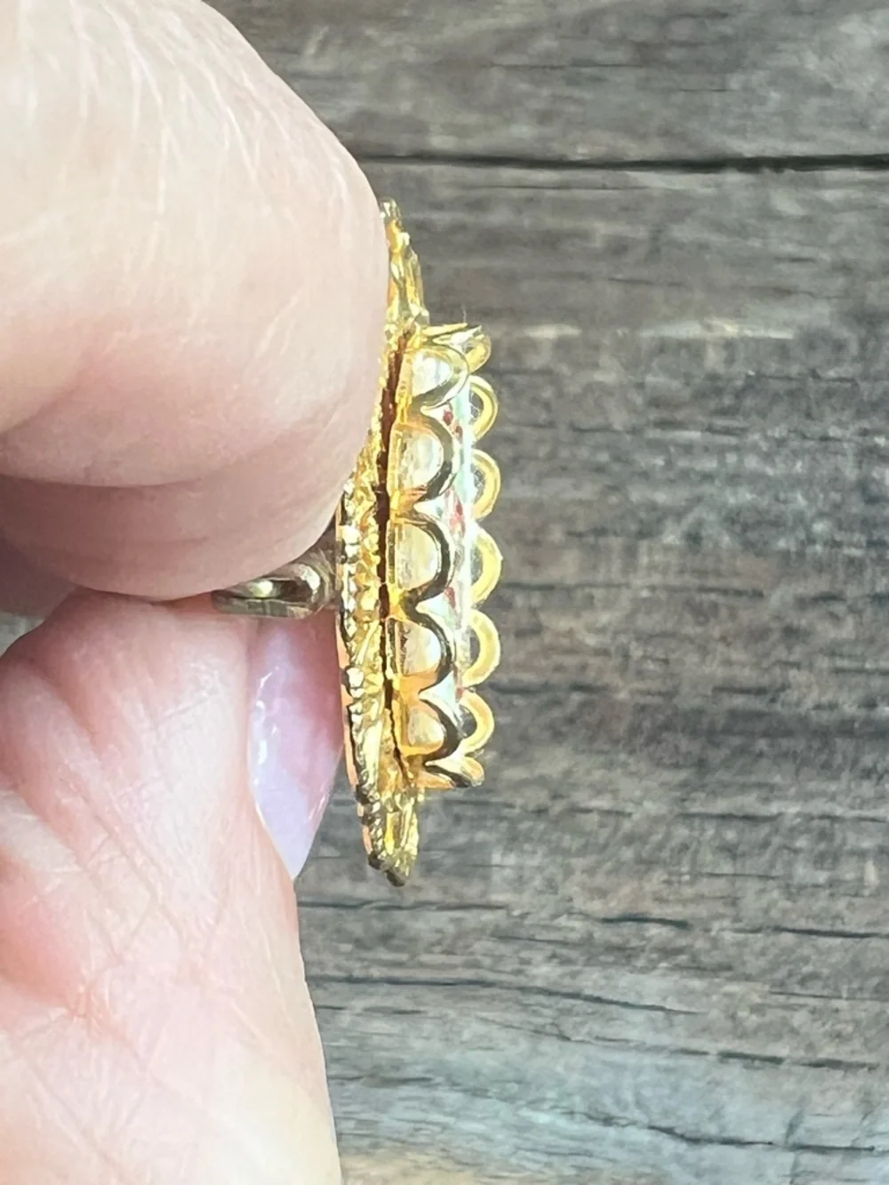 N/A elegant gold